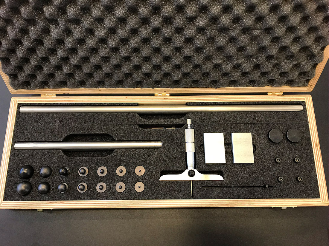 V-groove measuring kit in the case